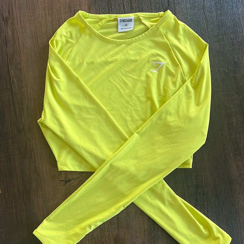 NWOT- XS Gymshark Crop Long Sleeve